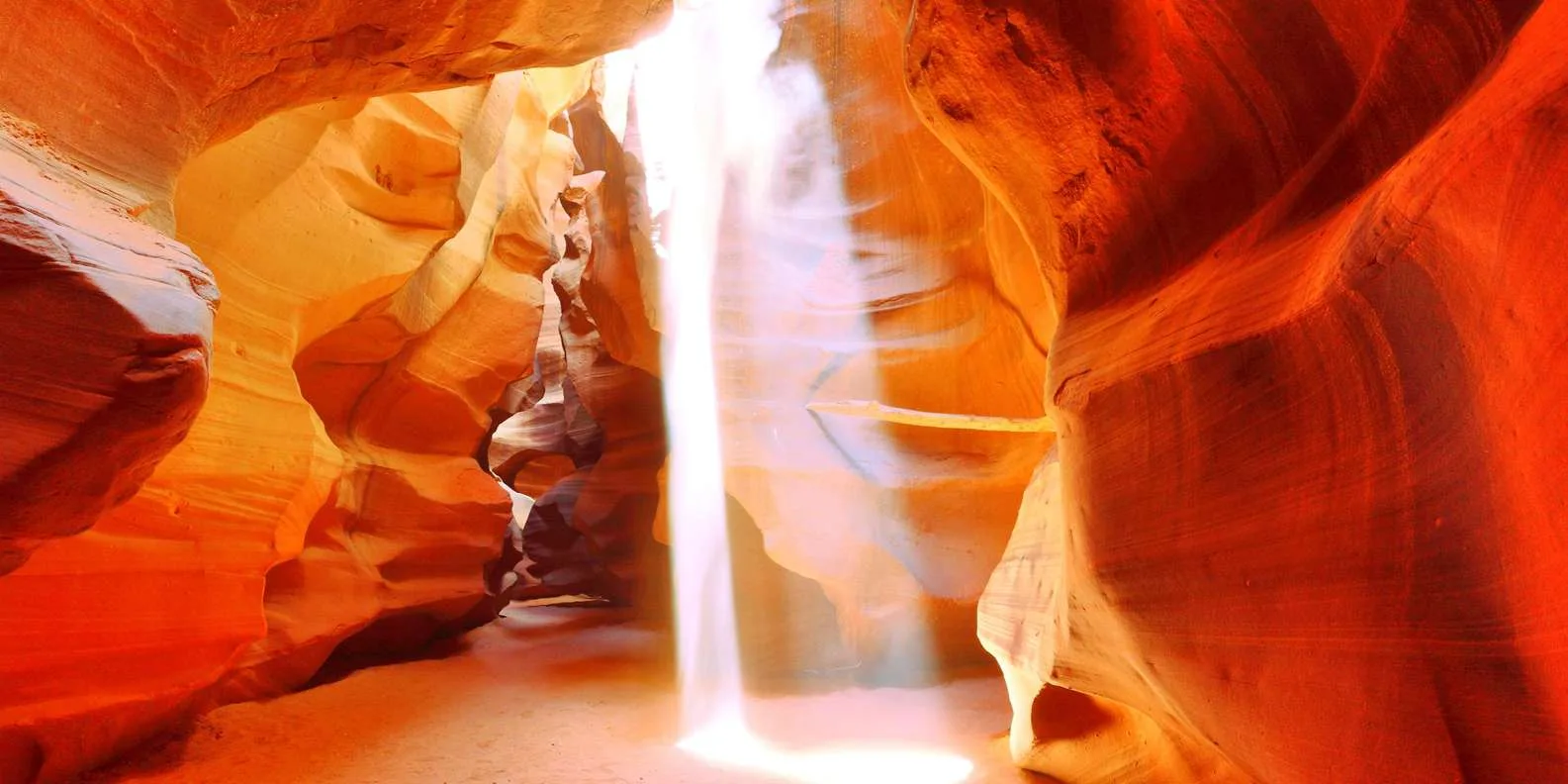 upper antelope canyon light beams time during prime time tour